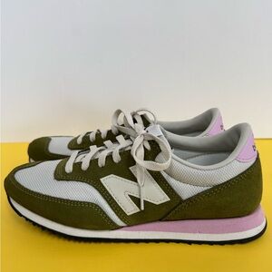 New Balance Women's Green and Pink Sneakers